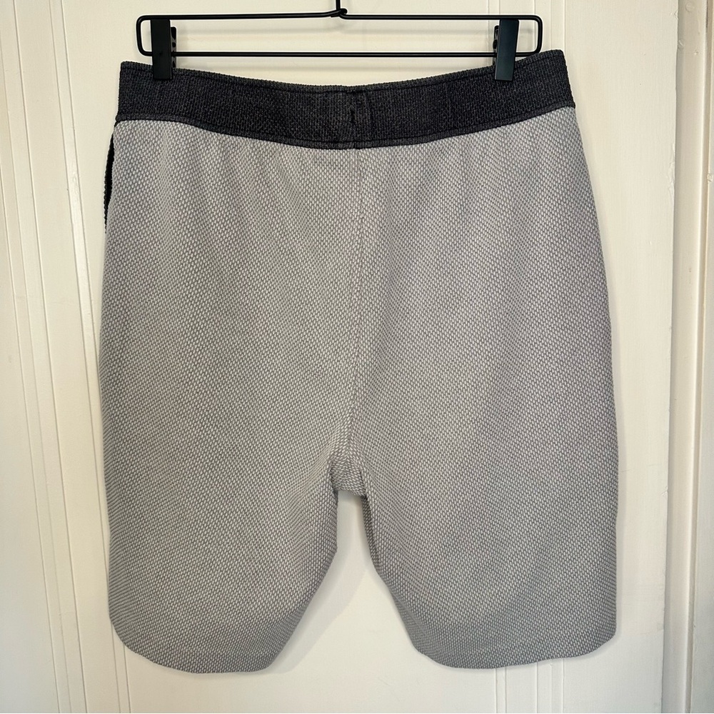 Under Armour Men's Large Drawstring Shorts Textured Waffle Fitted Gray - Picture 2 of 8